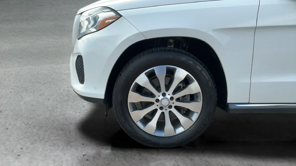 Used 2017  Mercedes-Benz GLS 450 image 25
