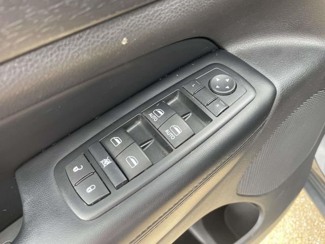 Used 2017 Crystal Metallic Jeep Laredo image 12