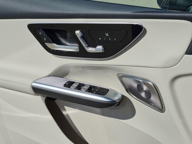 New 2026 Polar White Mercedes-Benz GLC 300 image 47