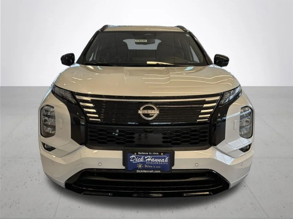 New 2026 White Nissan Platinum image 3
