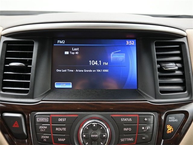 2015 Nissan Pathfinder Platinum photo 2