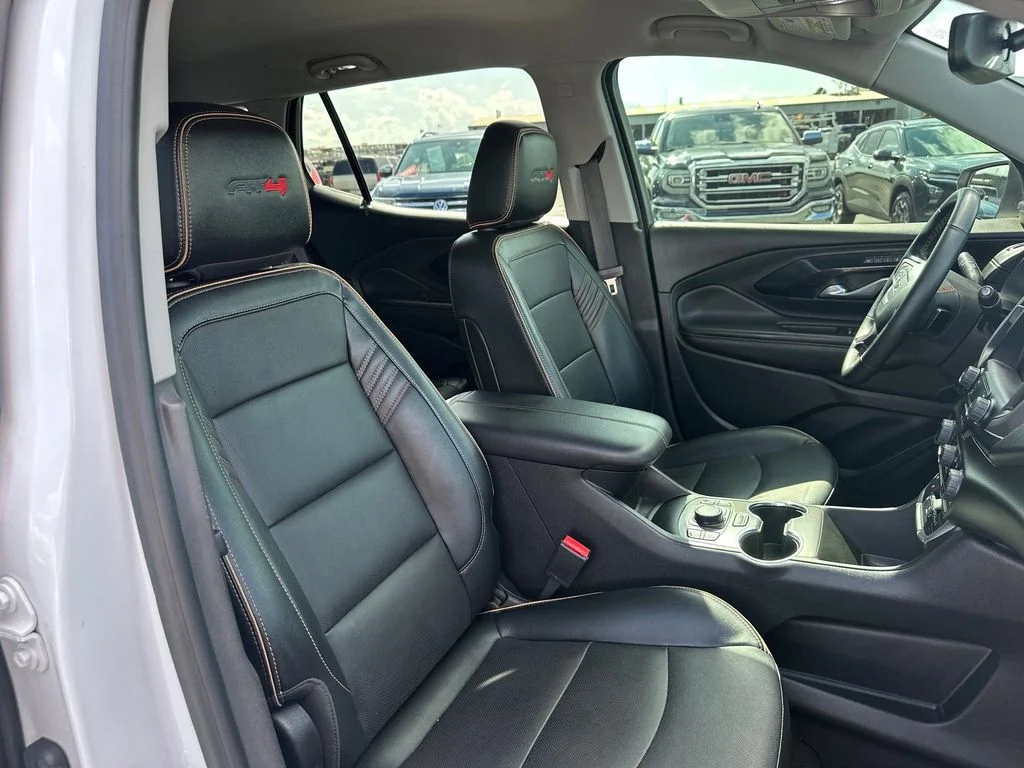 Used 2024 White GMC AT4 image 30