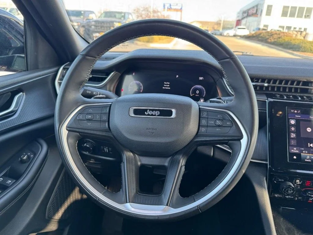 Used 2023 Red Jeep Altitude image 13