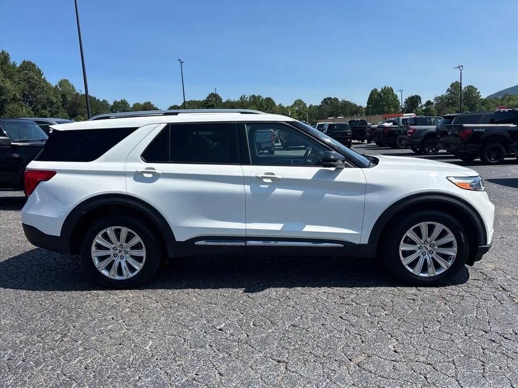 Certified Used 2023 Star White Ford Limited image 9