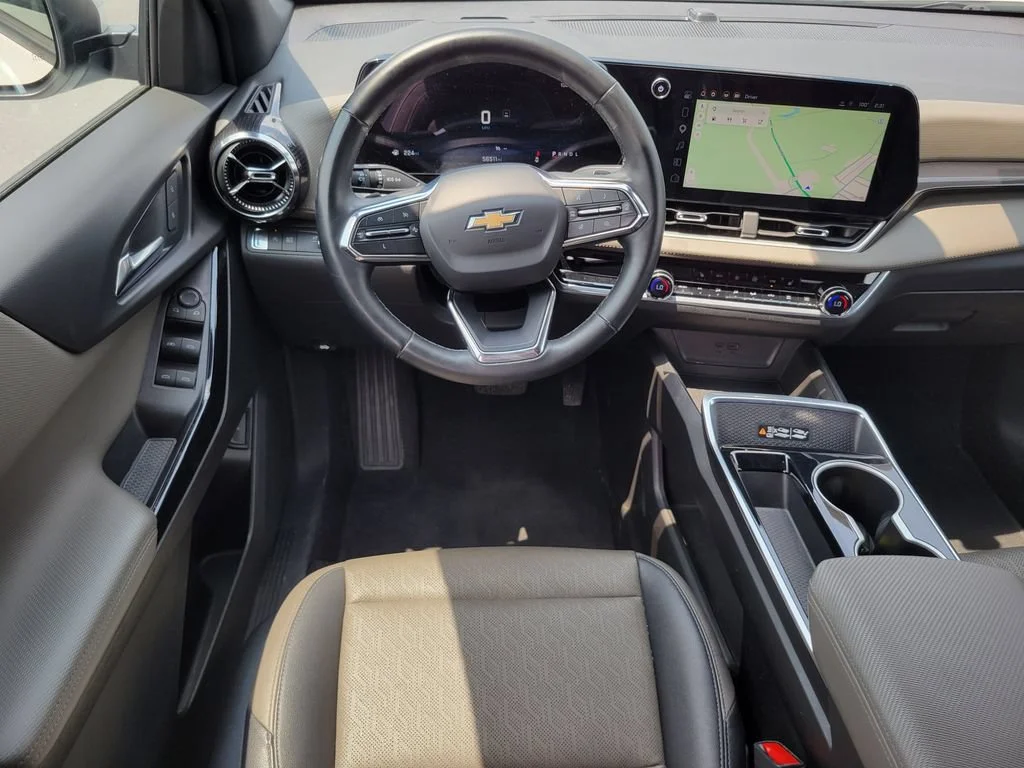 Used 2025 Summit White Chevrolet LT image 18