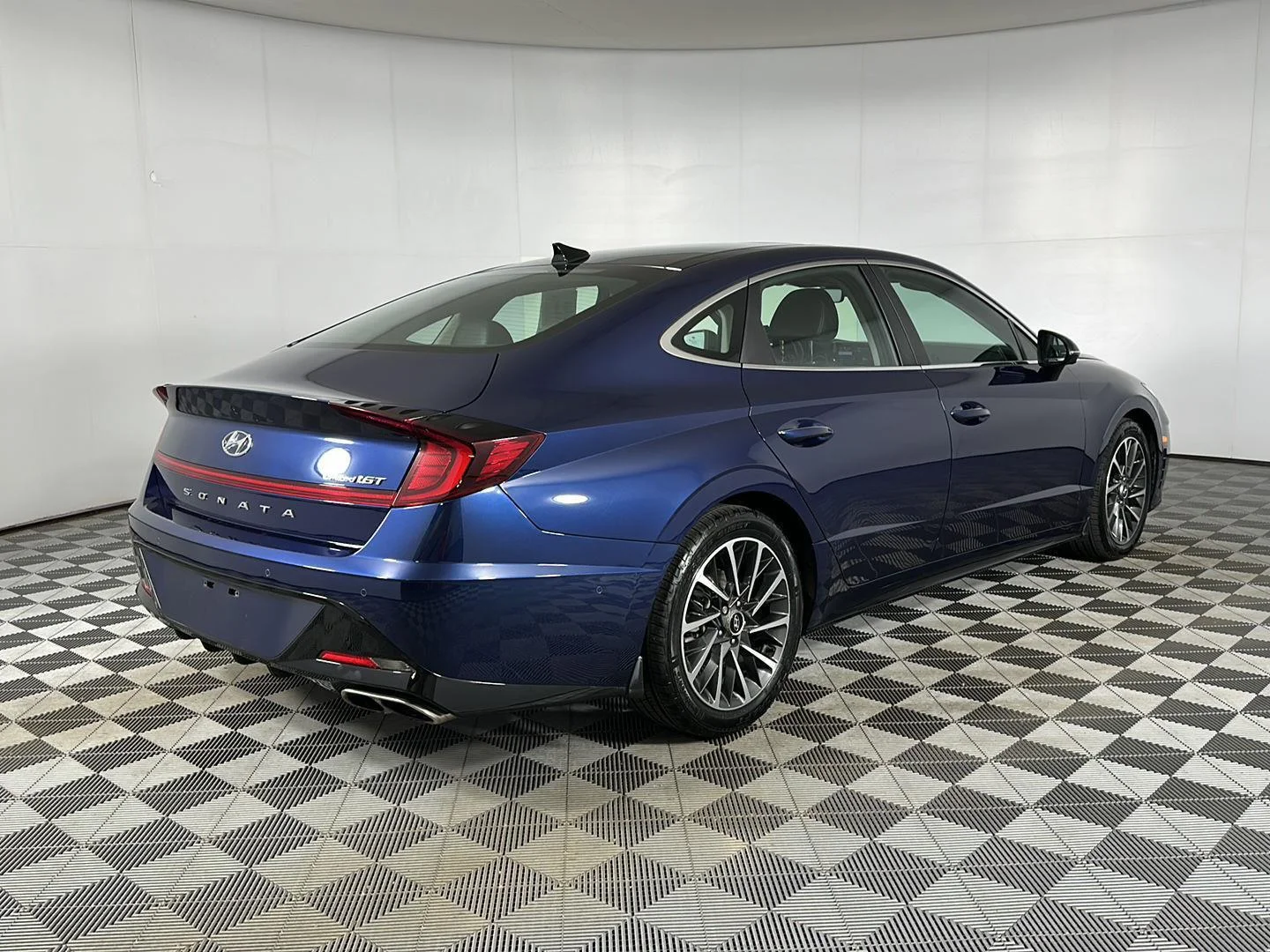 Used 2021 Stormy Sea Hyundai Limited image 24