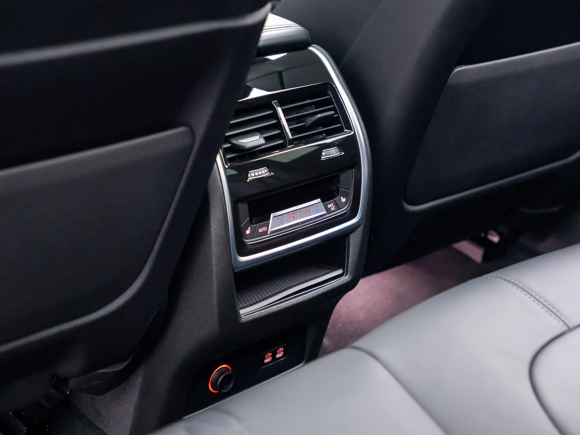 Certified Used 2024 White BMW M60i image 20