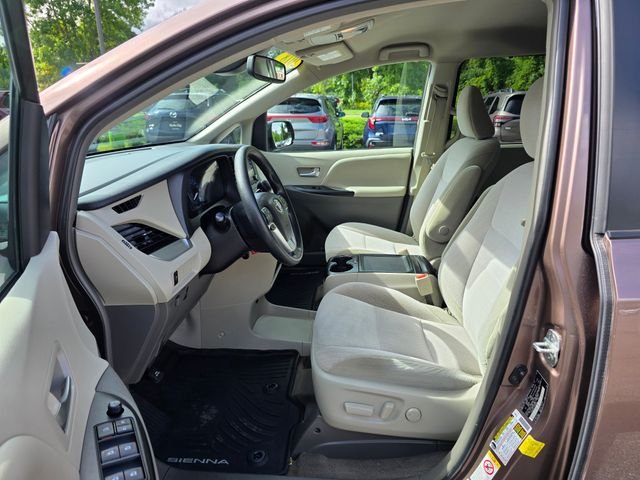 Used 2018 Walnut Toyota LE image 16