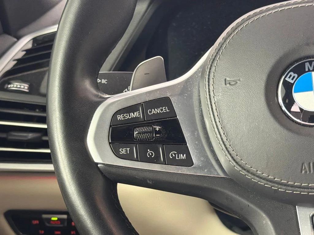 Used 2022 Mineral White Metallic BMW xDrive40i image 19
