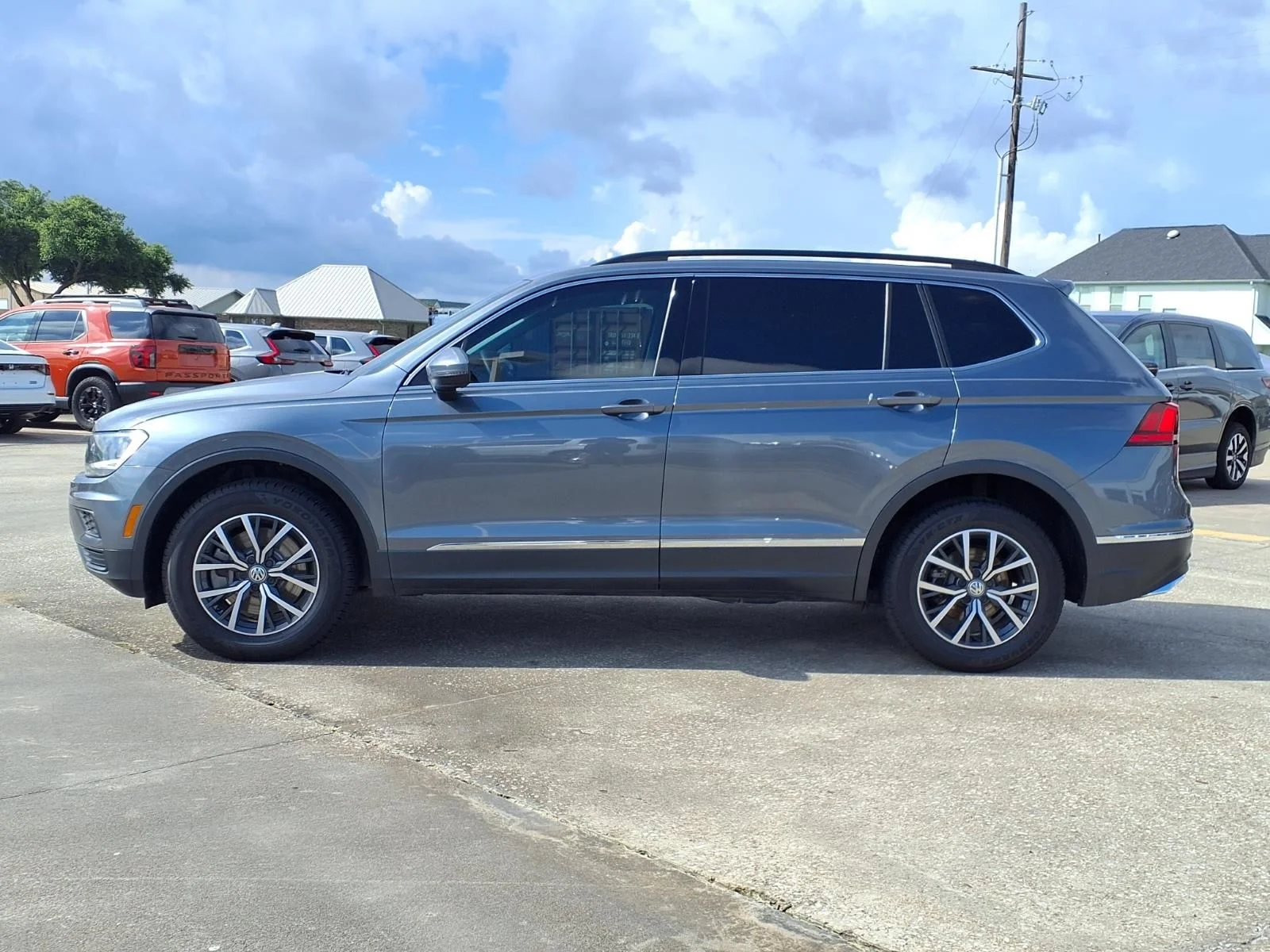 Used 2020 Gray Volkswagen 2.0T SE image 7