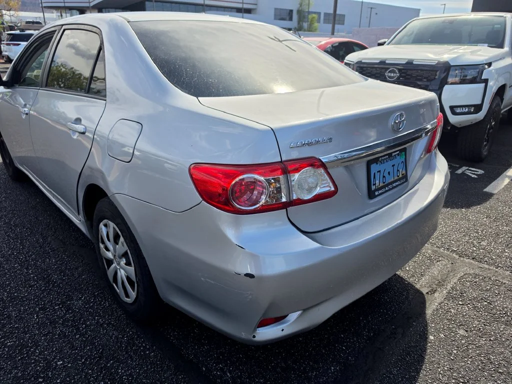 Used 2011 Silver Toyota LE image 7