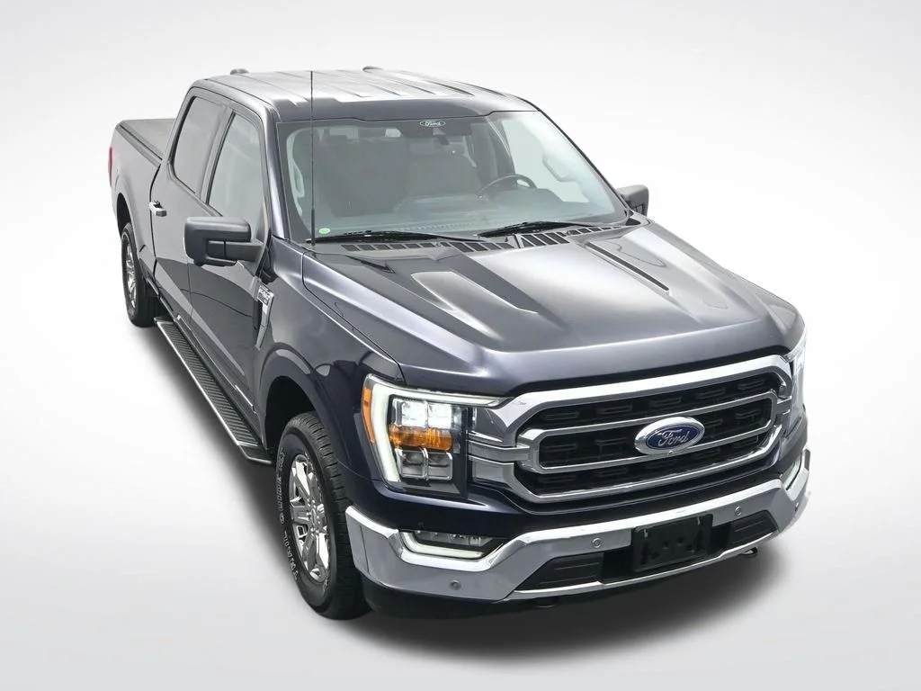 Certified Used 2022 Blue Metallic Ford XLT image 24