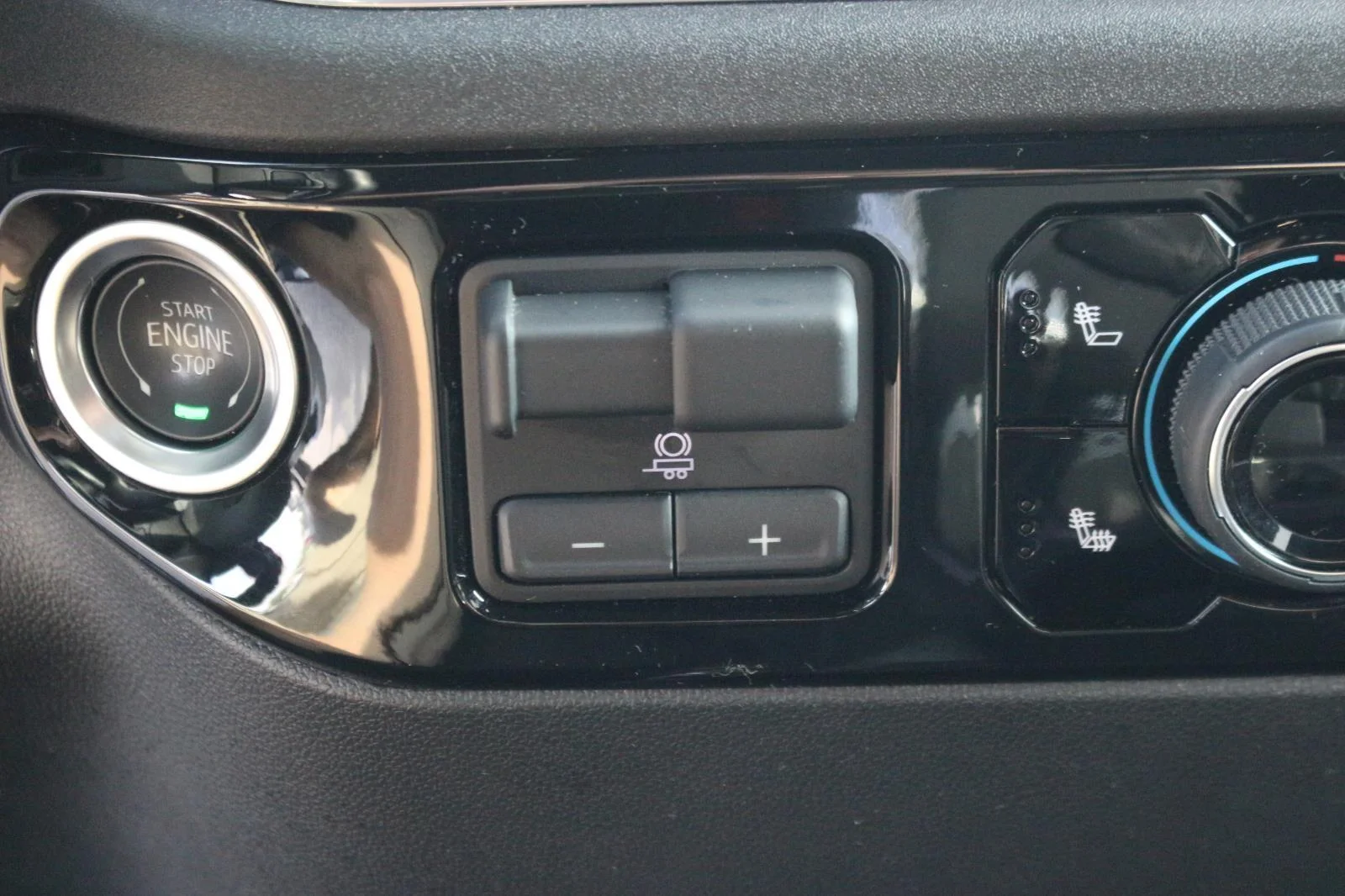 Used 2025 Sterling Gray Metallic Chevrolet LT image 28