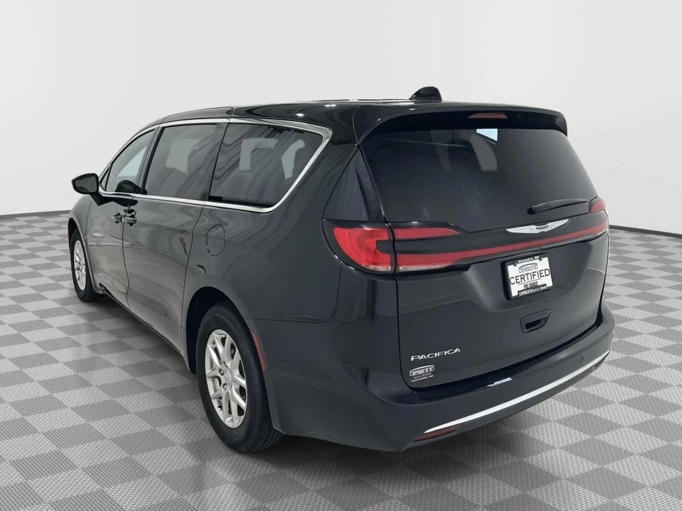 Used 2025 Chrysler Pacifica Select with VIN 2C4RC1BG8SR568407 for sale in Alexandria, Minnesota