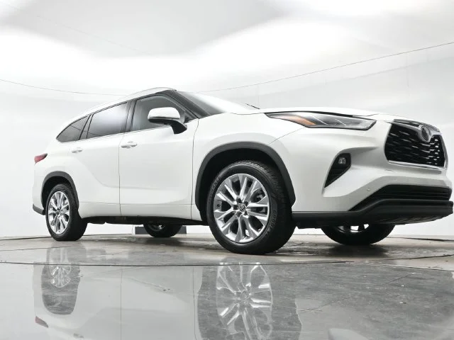 Used 2021 Blizzard Pearl Toyota Limited image 24