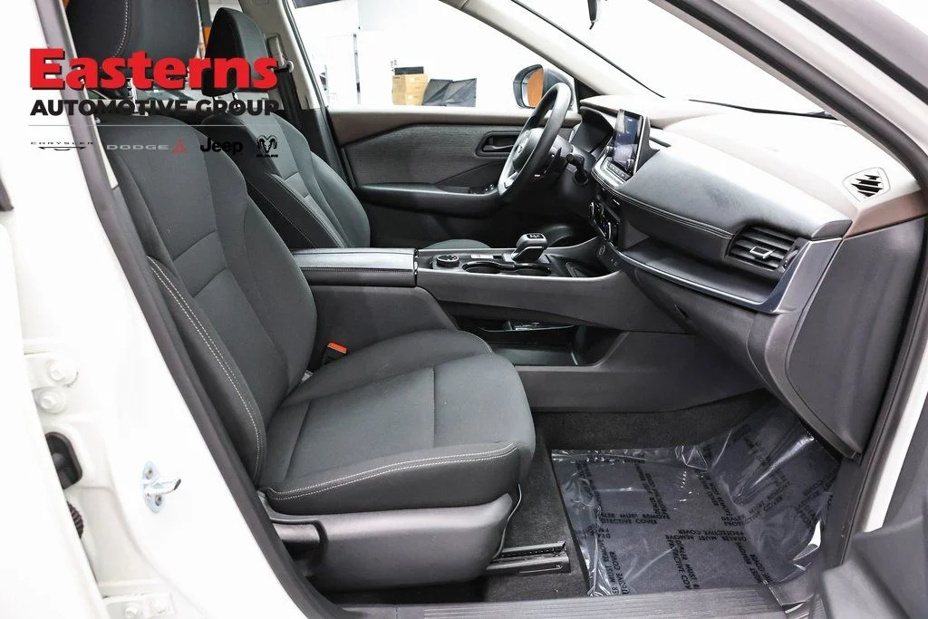 Used 2023 White Nissan S image 25