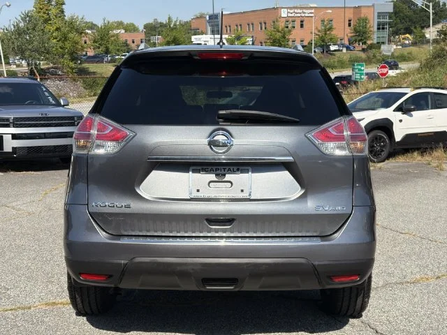 Used 2016 Gray Nissan SV image 12