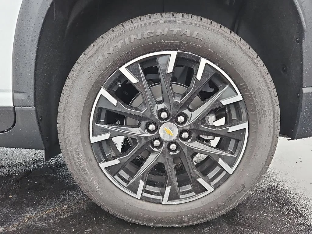 New 2026 Summit White Chevrolet LT image 25