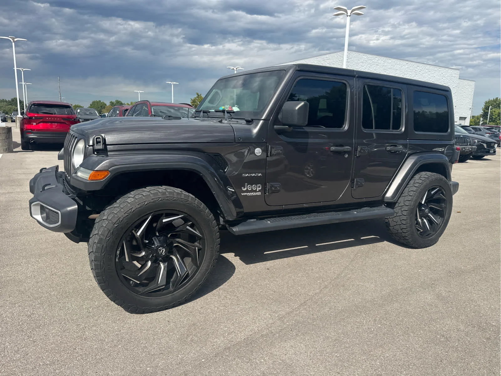 Used 2020 Jeep Wrangler Unlimited Sahara with VIN 1C4HJXEN5LW156064 for sale in Kansas City