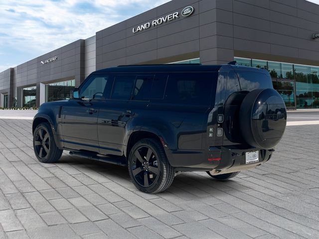 New 2026 Santorini Black Land Rover X-Dynamic SE image 3