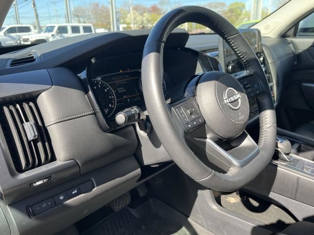 Used 2023 White Nissan SL image 11