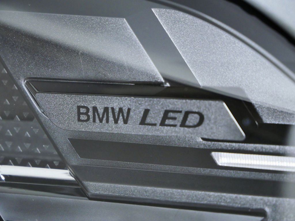 New 2026 Skyscraper Grey Metallic BMW xDrive40i image 4