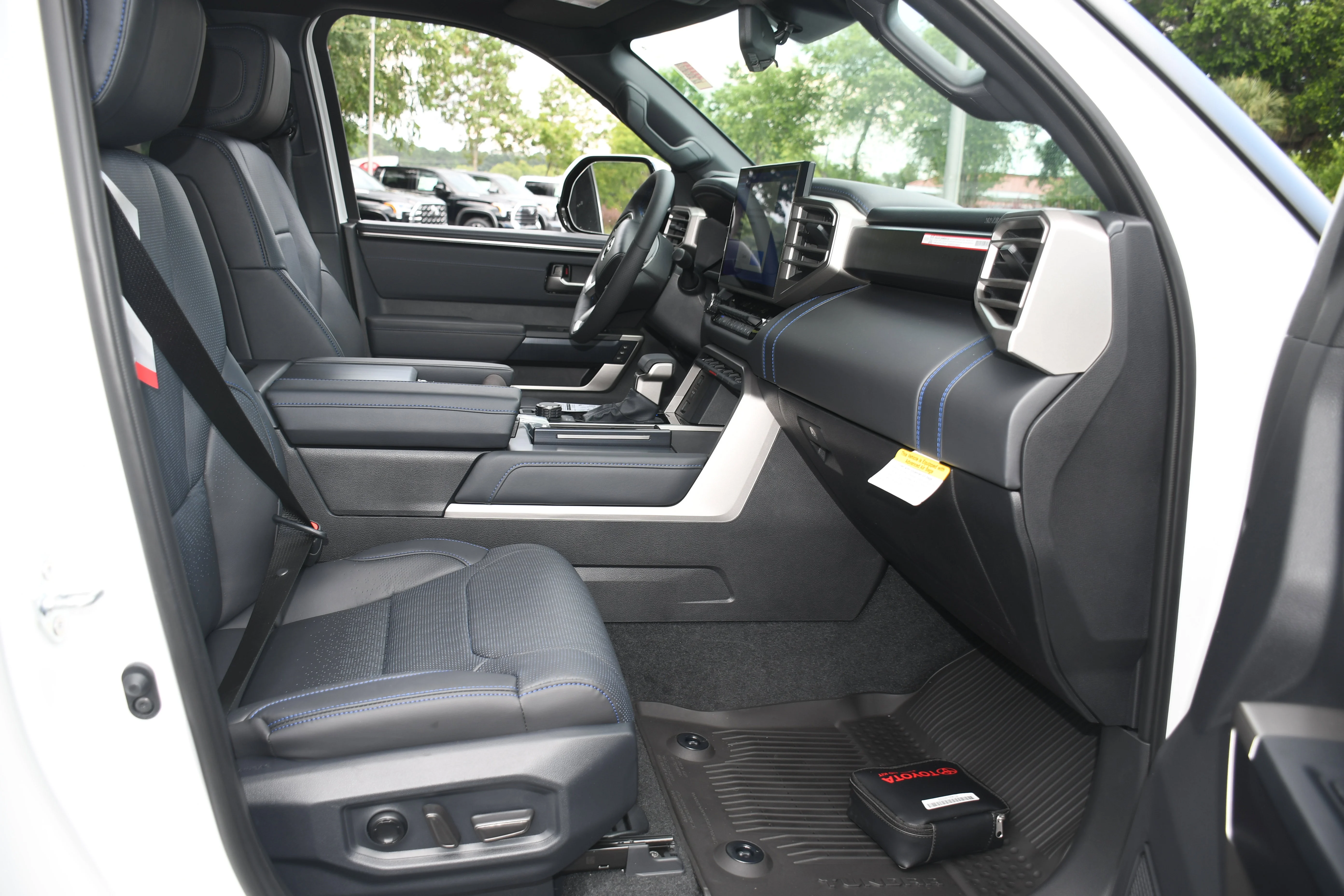 New 2026 Wind Chill Pearl Toyota Platinum image 11