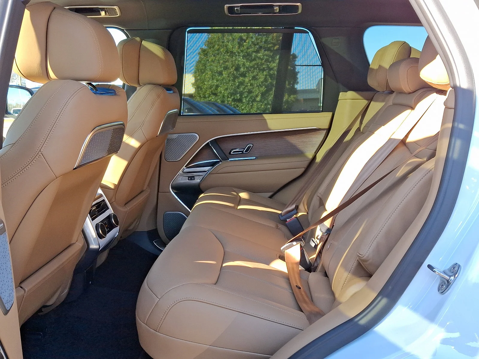 New 2025 Fuji White - 1AA Land Rover Autobiography image 10
