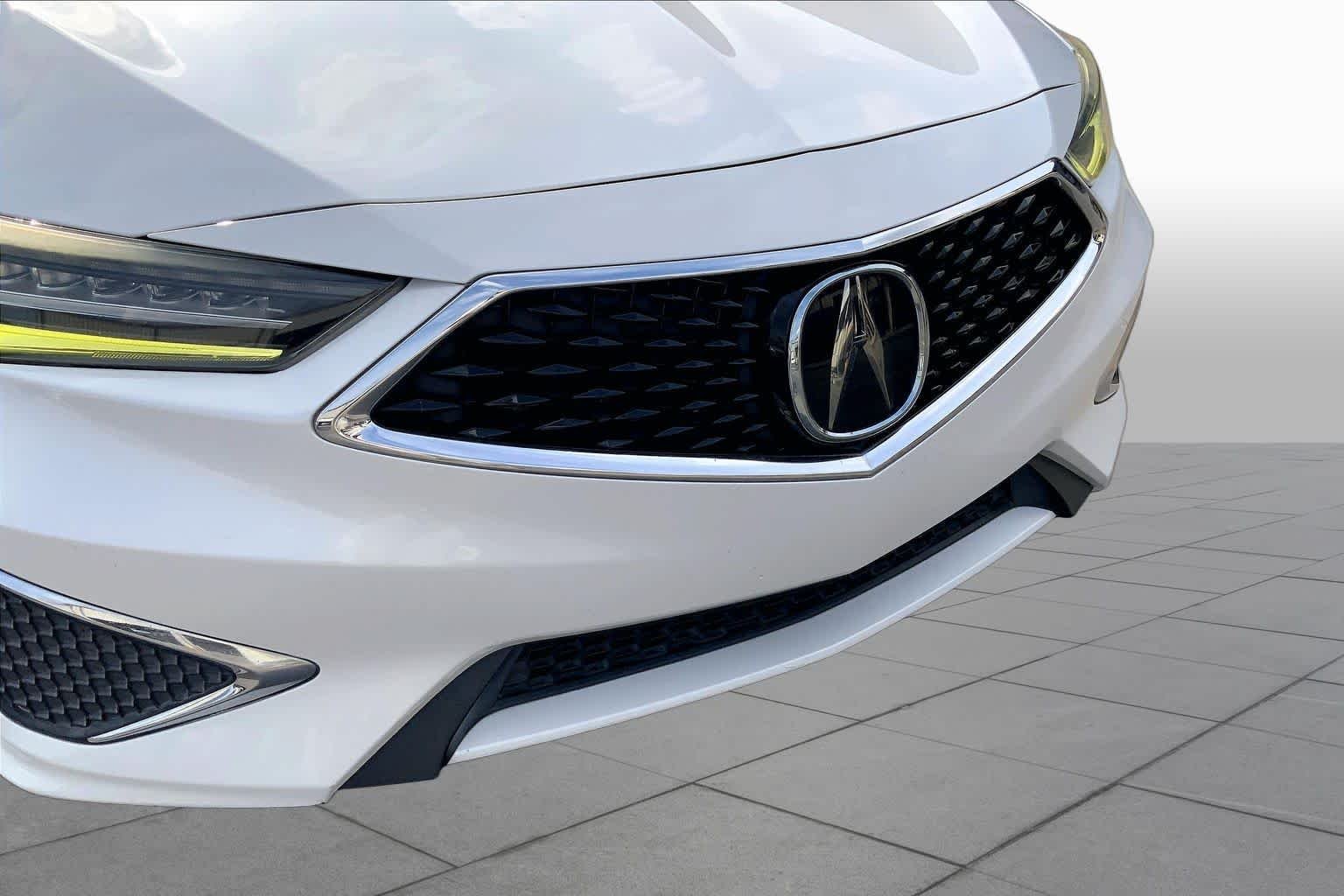 Used 2019 Platinum White Pearl Acura  image 29