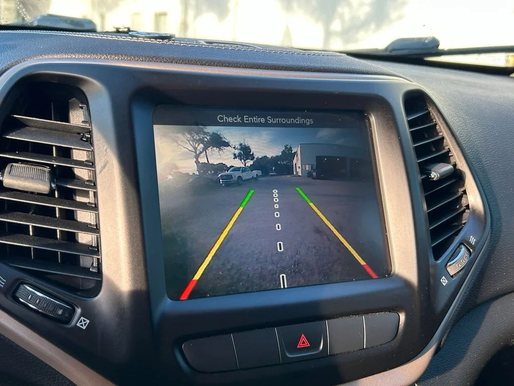 Used 2015 Brilliant Black Crystal Pearlcoat Jeep Latitude image 12