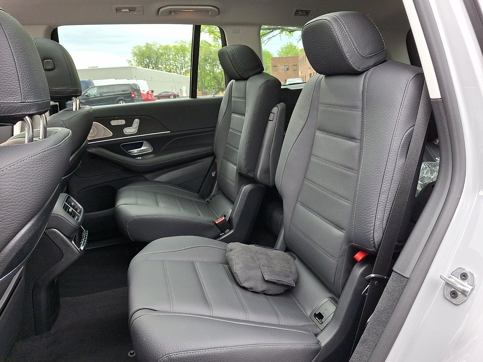 New 2026 MANUFAKTUR Alpine Grey Mercedes-Benz GLS 450 image 8
