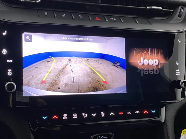 New 2026 Silver Zynith Exterior Paint Jeep Altitude image 11