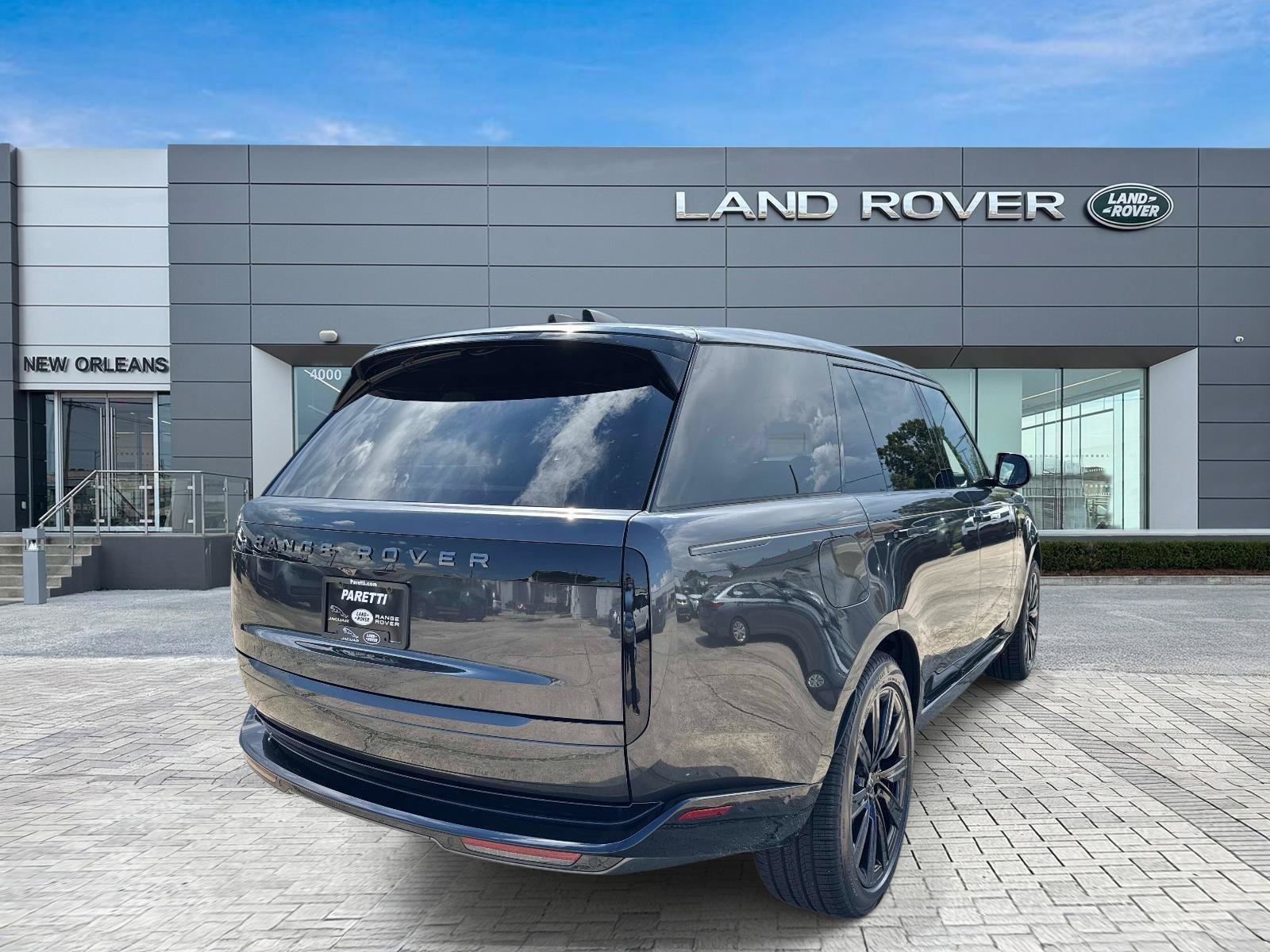 New 2027 Carpathian Grey Land Rover SE image 5