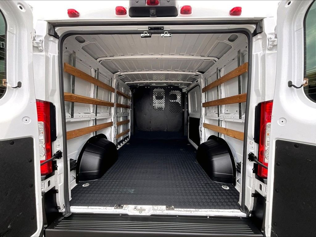 Used 2025 White Ram Base image 15