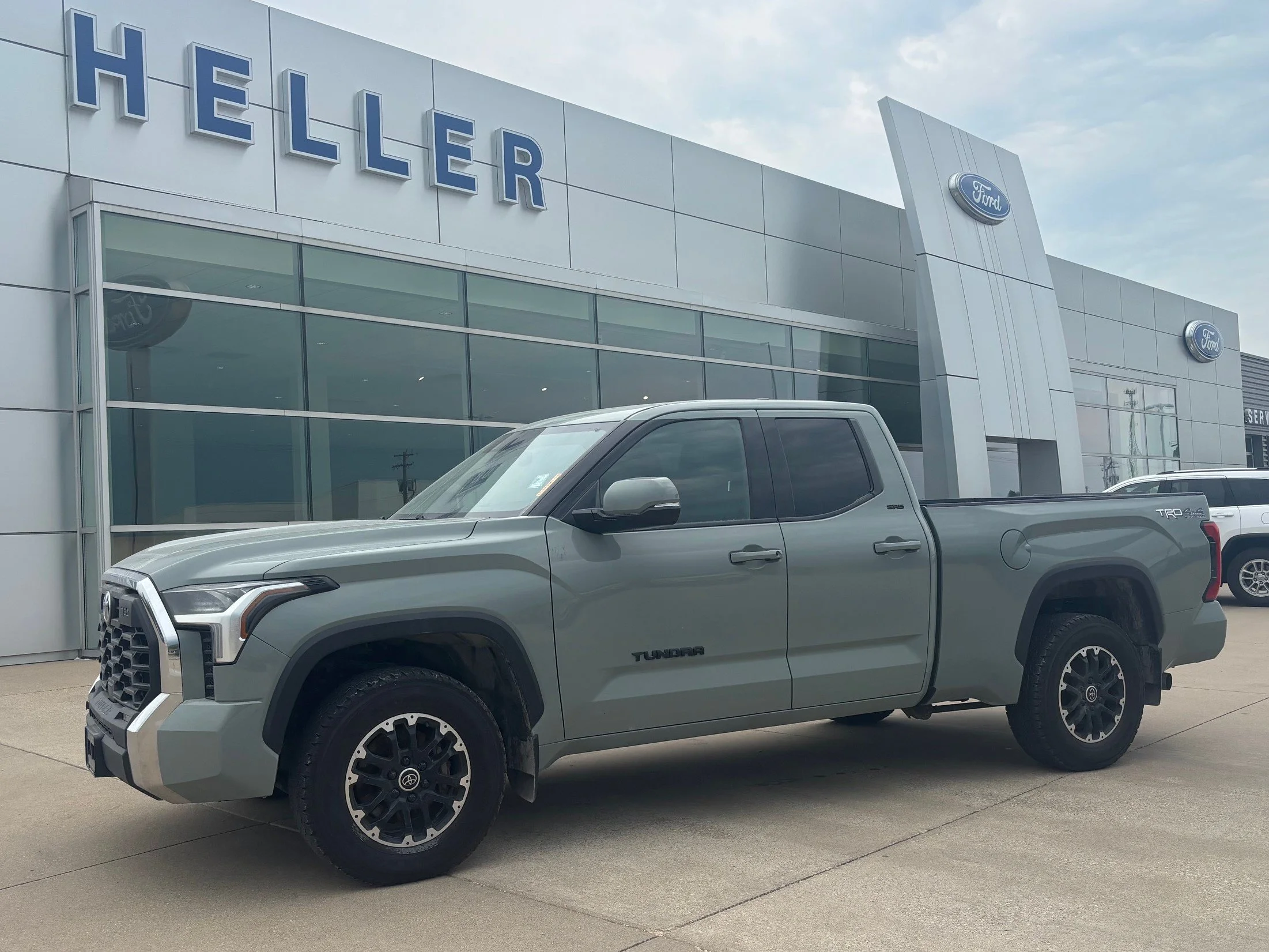 Used 2022 Lunar Rock Toyota SR5 image 3