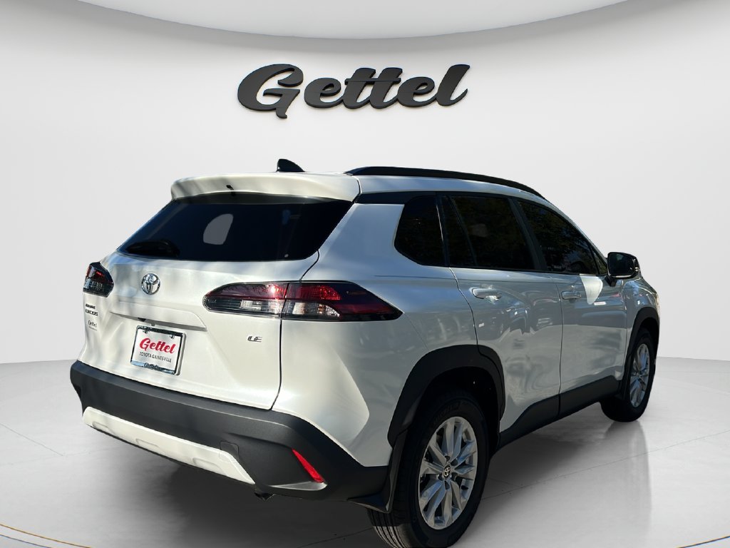 New 2026 Wind Chill Pearl <sup>1</sup> Toyota  LE image 5