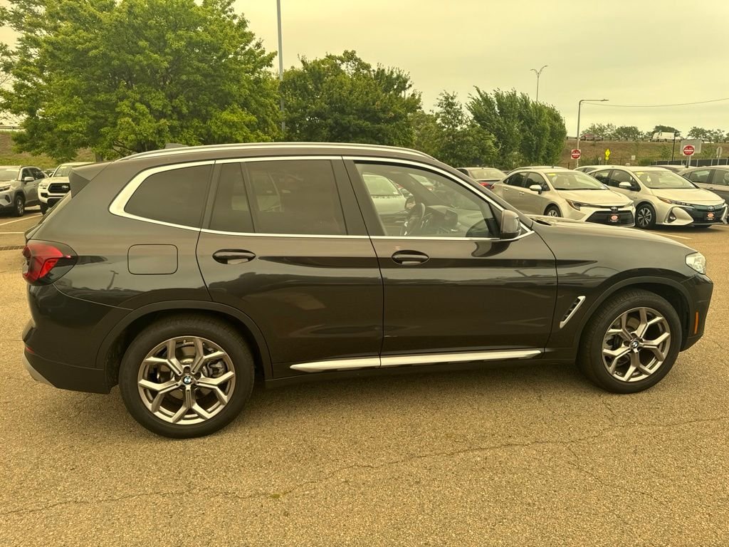 Used 2023 Gray BMW xDrive30i image 9