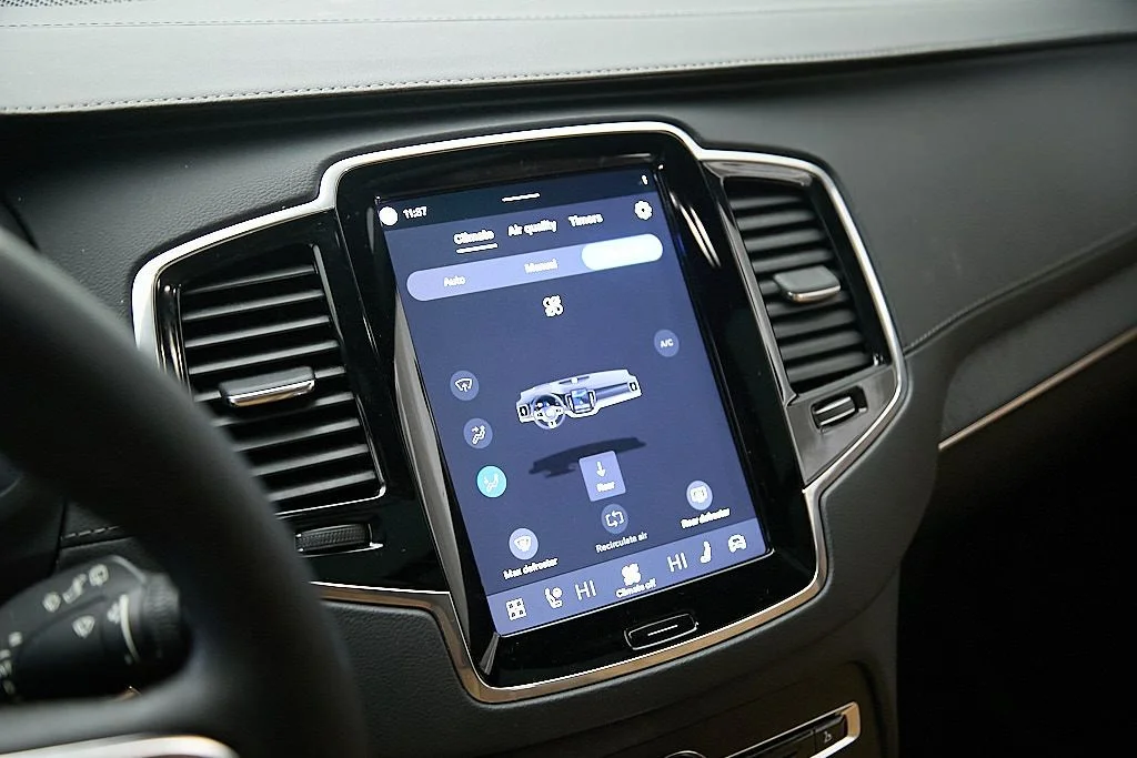 Certified Used 2023 Crystal White Volvo Ultimate image 15