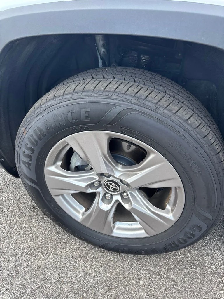 Used 2022 White Toyota XLE image 22