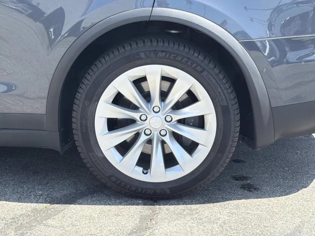 Used 2019  Tesla 100D image 8
