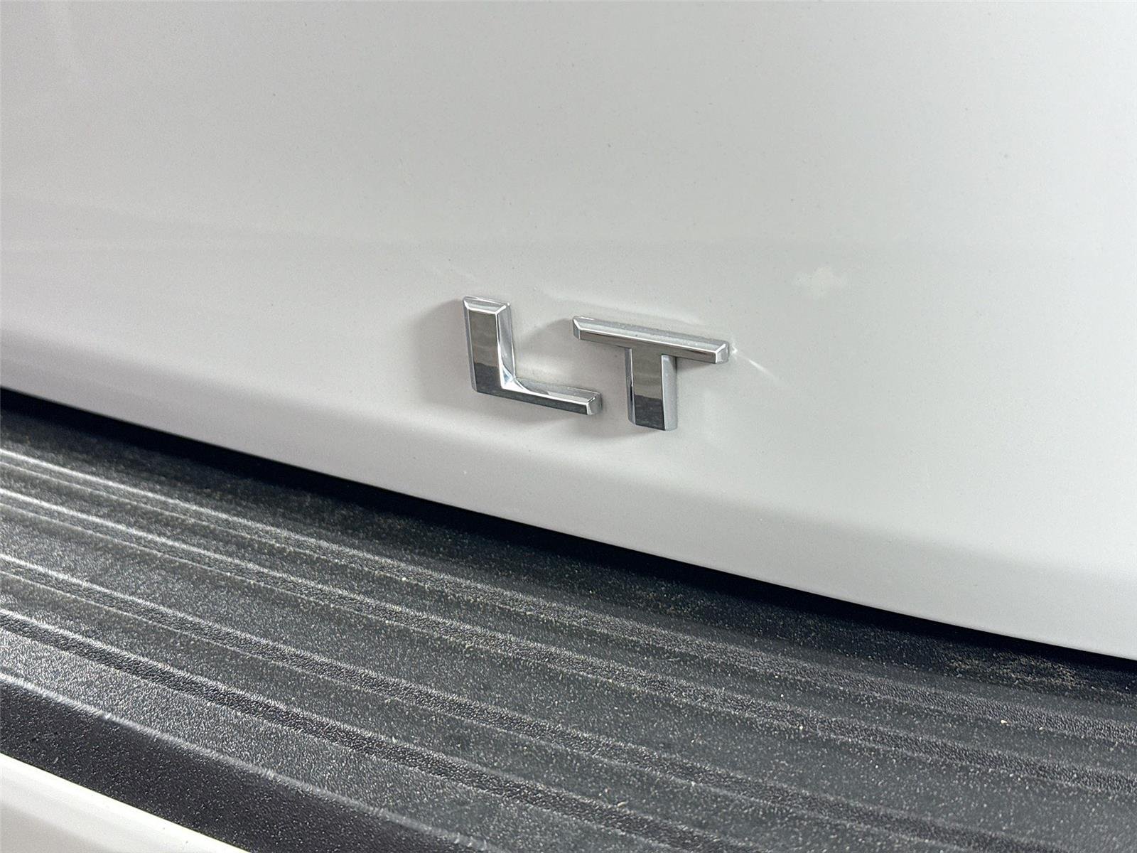 Used 2024 Summit White Chevrolet LT image 14