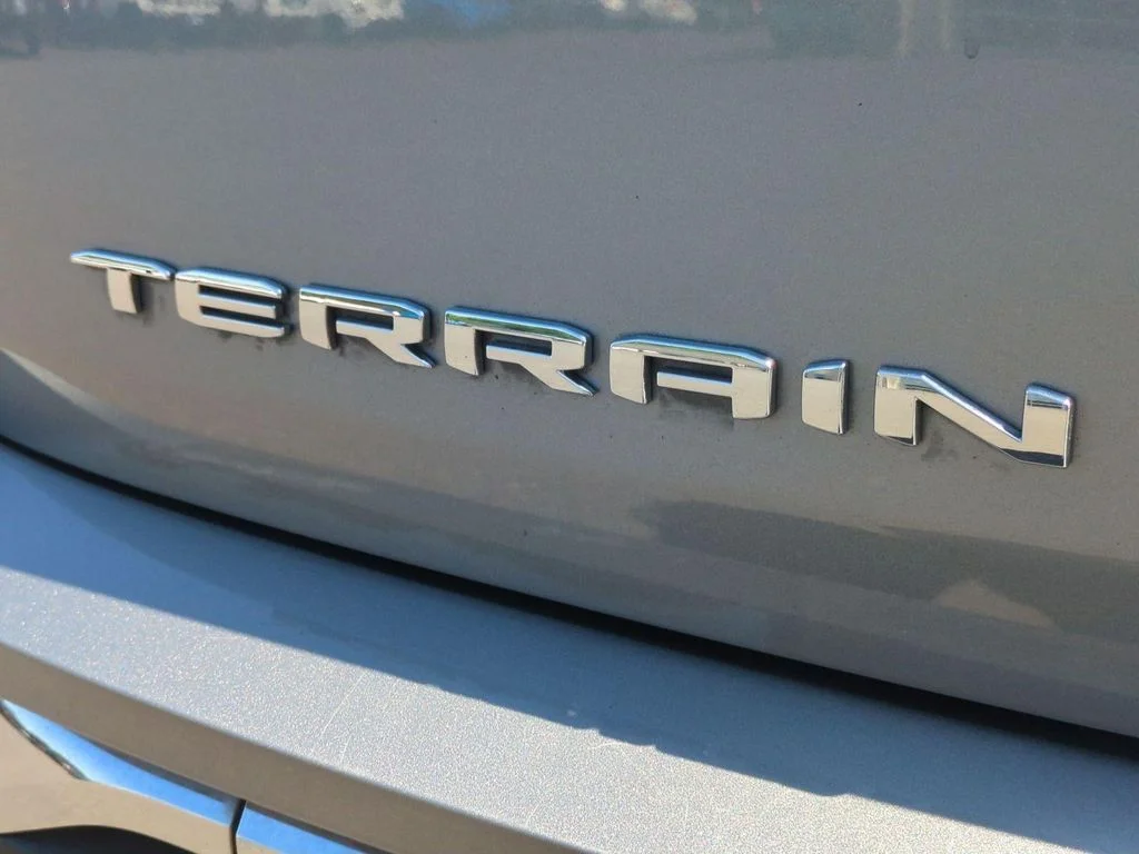 Used 2023 Sterling Metallic GMC SLT image 26