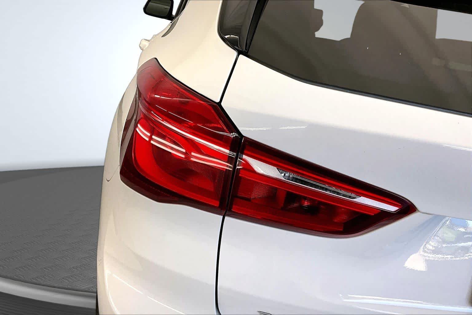 Used 2018 Alpine White BMW xDrive28i image 25