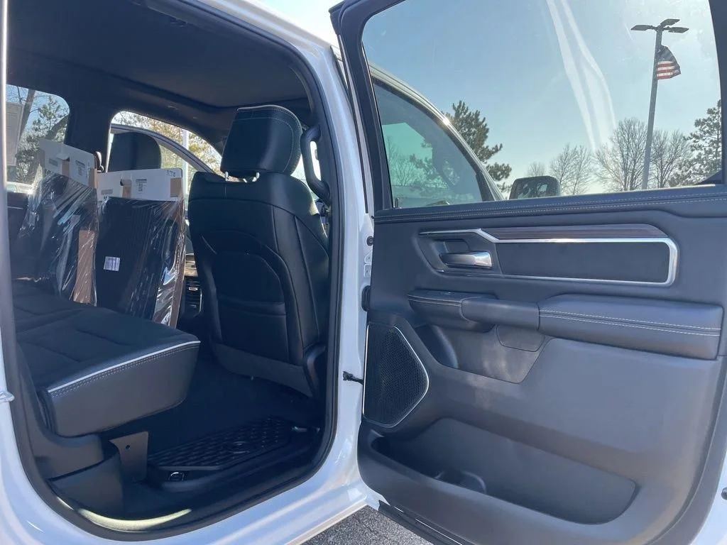 New 2026 Ivory White Tri-Coat Pearl-Coat Exterior Paint RAM Laramie image 32