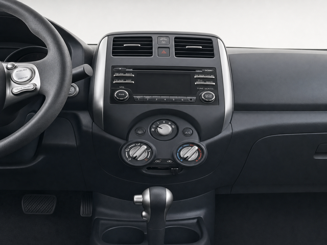 Used 2014 Black Nissan 1.6 SL image 12