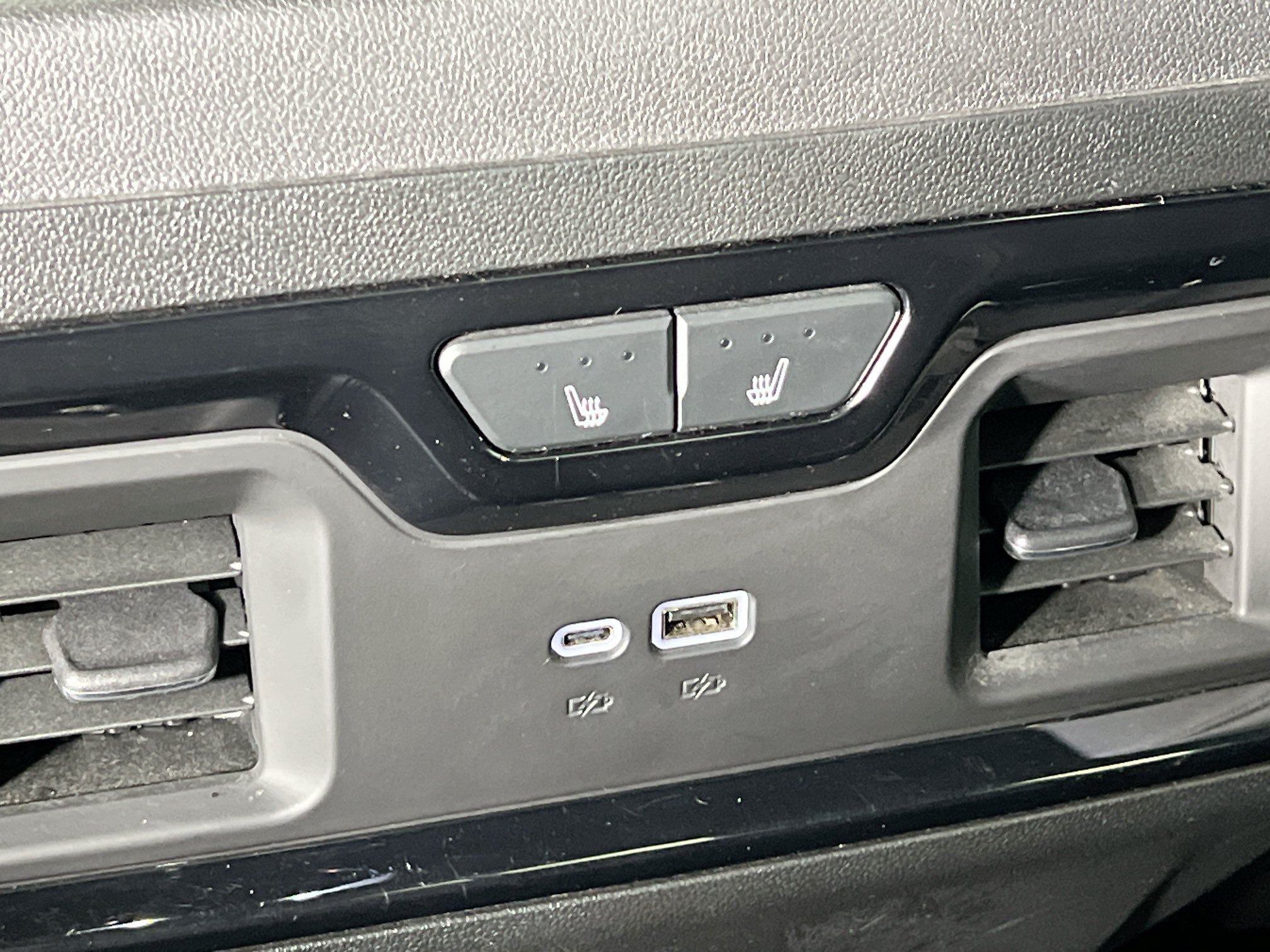 Used 2025 Onyx Black GMC AT4 image 26