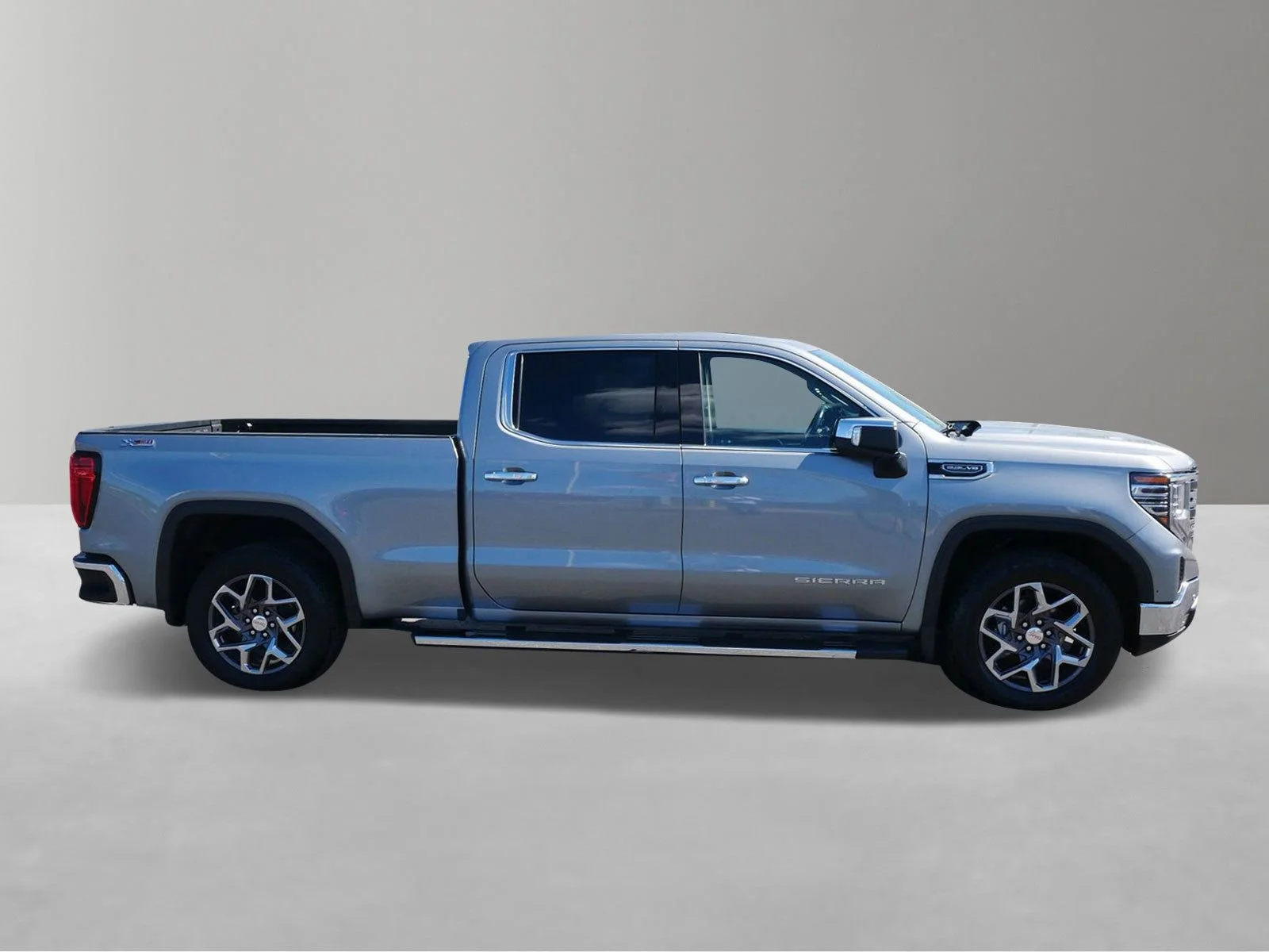 Used 2023 Sterling Metallic GMC SLT image 3