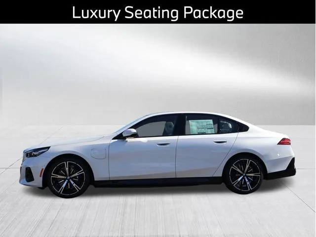 New 2026 Mineral White Metallic BMW 550e xDrive image 6