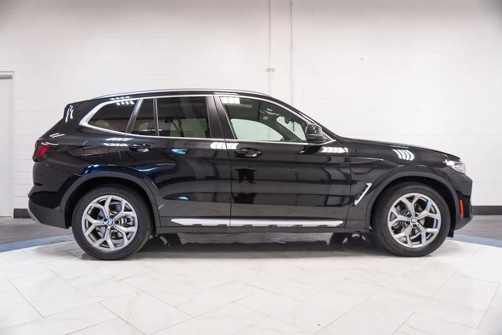 Used 2022 Black BMW sDrive30i image 37