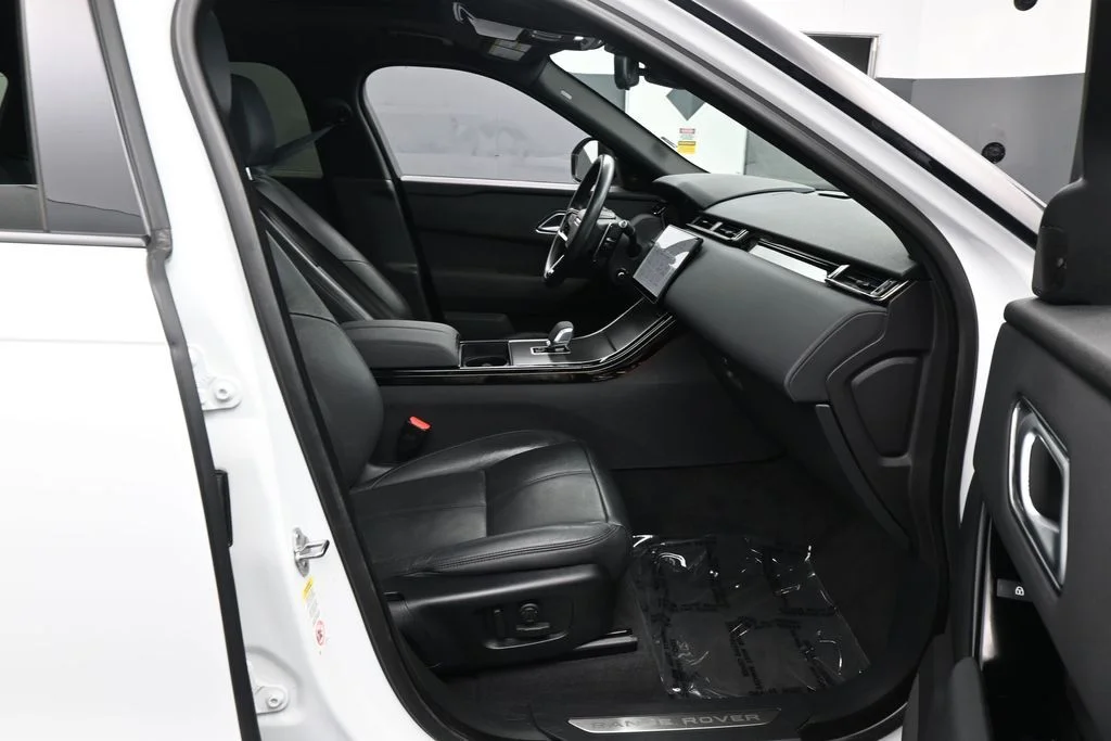 Used 2025 Gray Land Rover Dynamic SE image 39